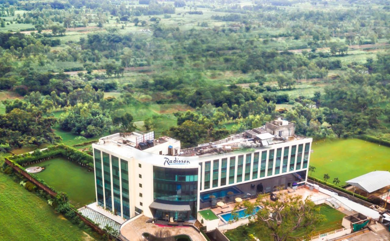 Radisson Hotel Bareilly Airport エクステリア 写真