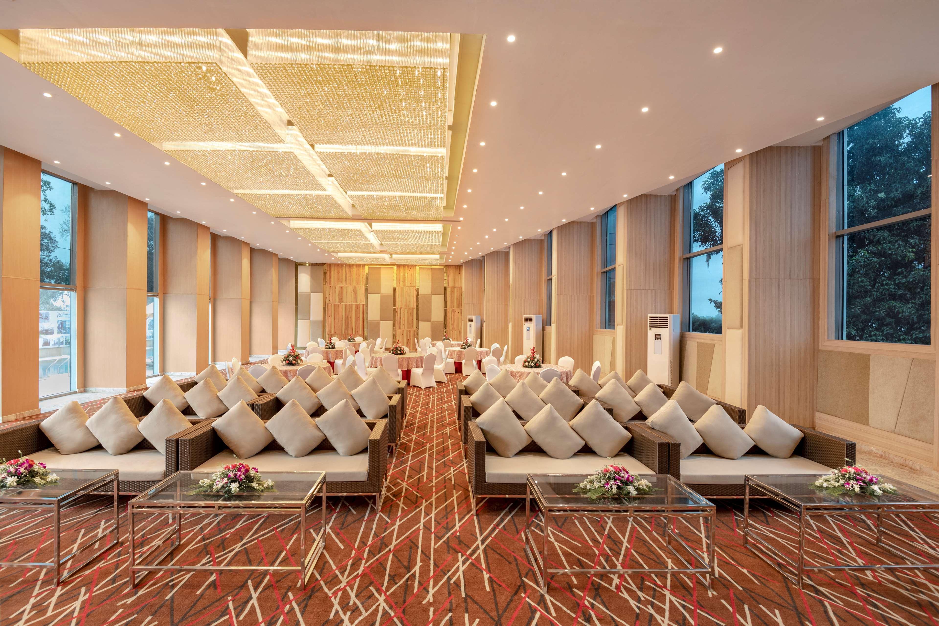 Radisson Hotel Bareilly Airport エクステリア 写真