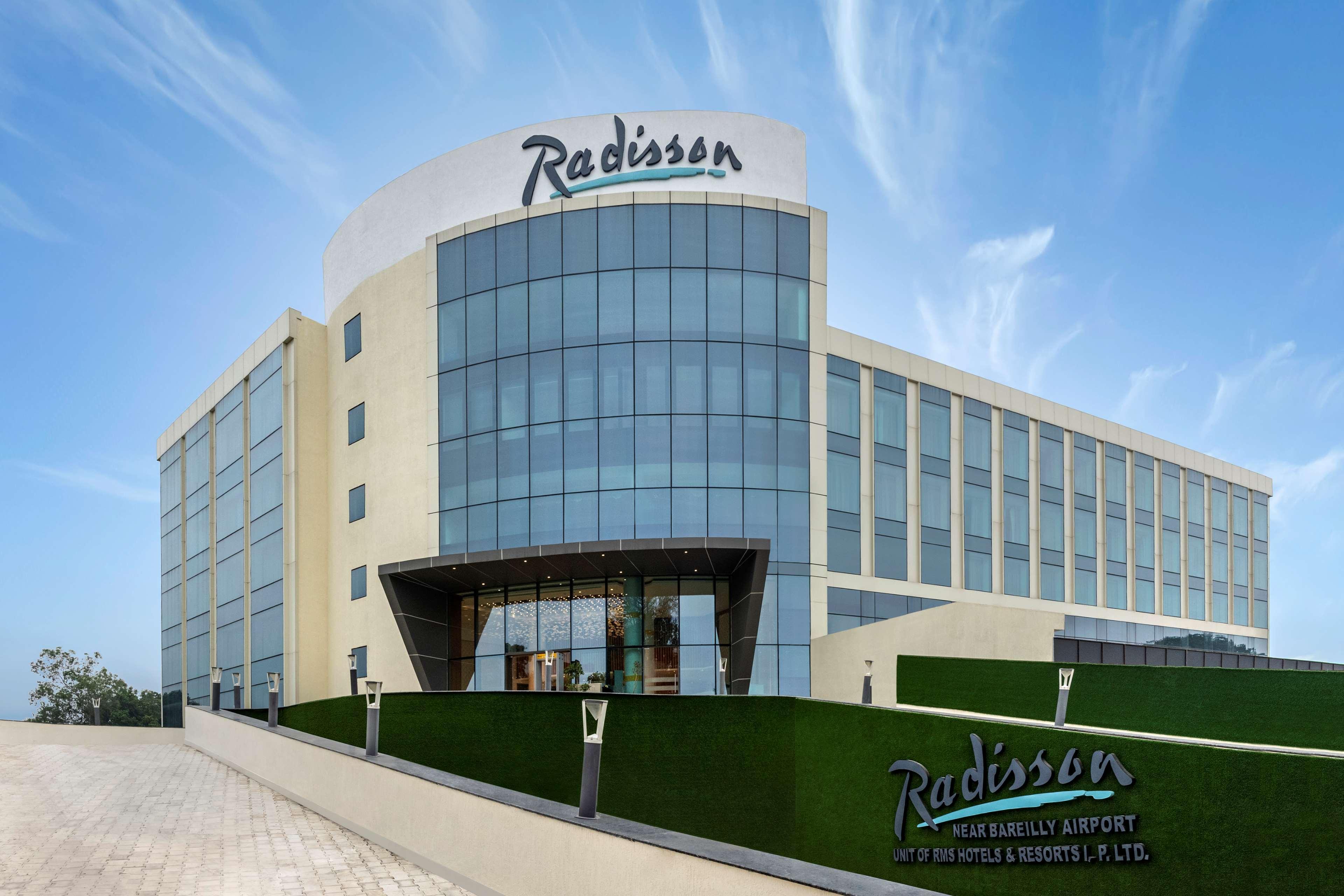 Radisson Hotel Bareilly Airport エクステリア 写真