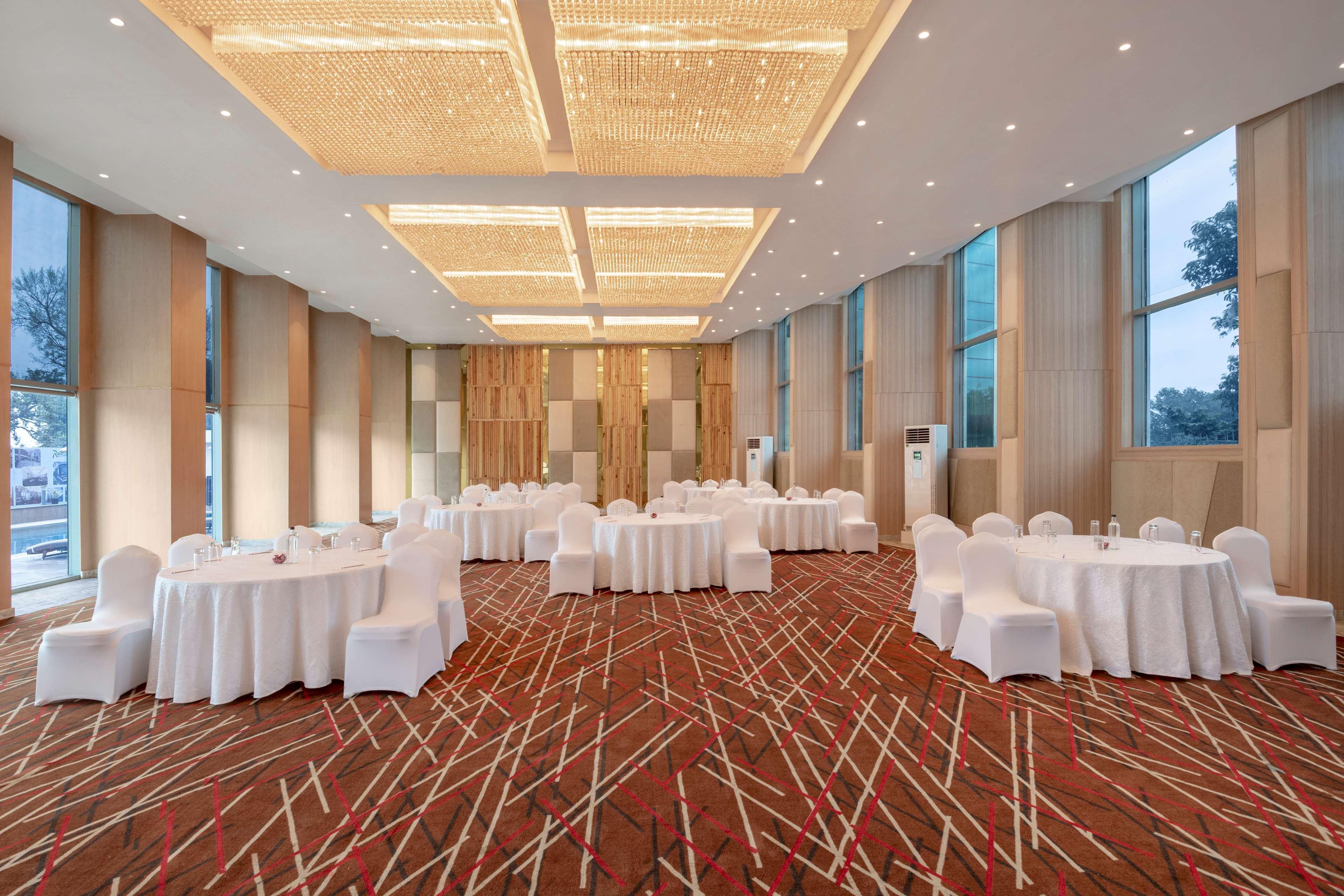 Radisson Hotel Bareilly Airport エクステリア 写真