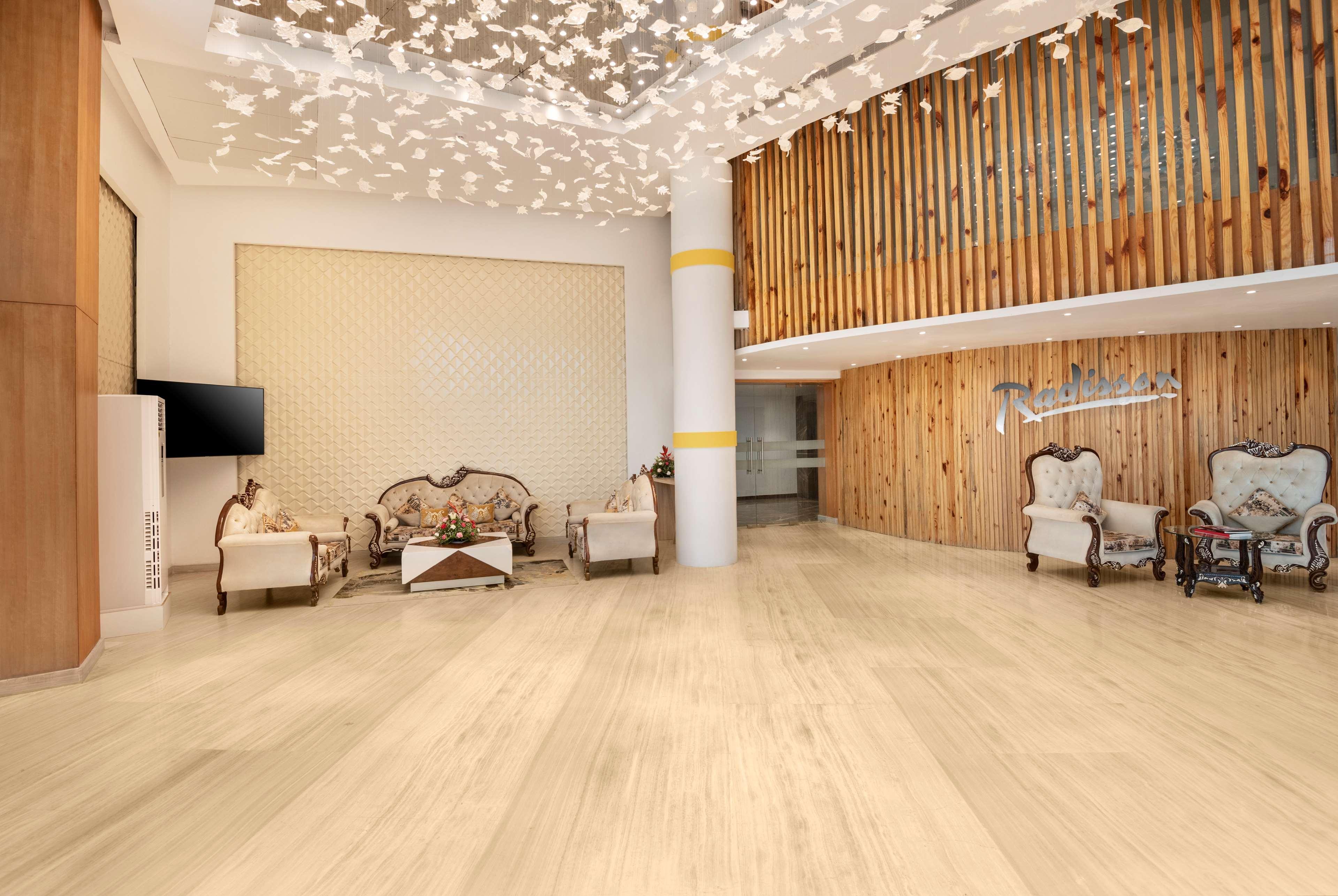 Radisson Hotel Bareilly Airport エクステリア 写真