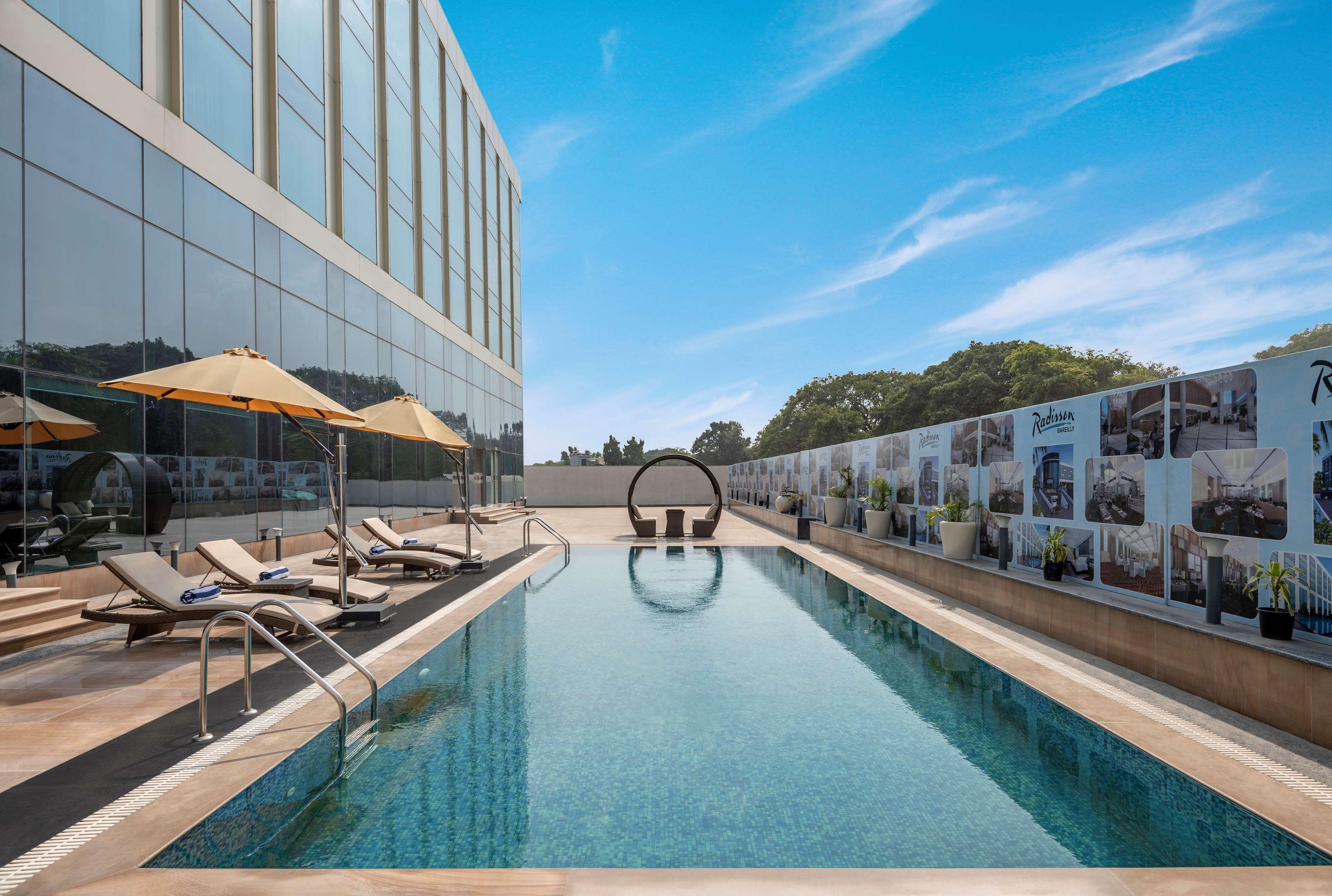Radisson Hotel Bareilly Airport エクステリア 写真