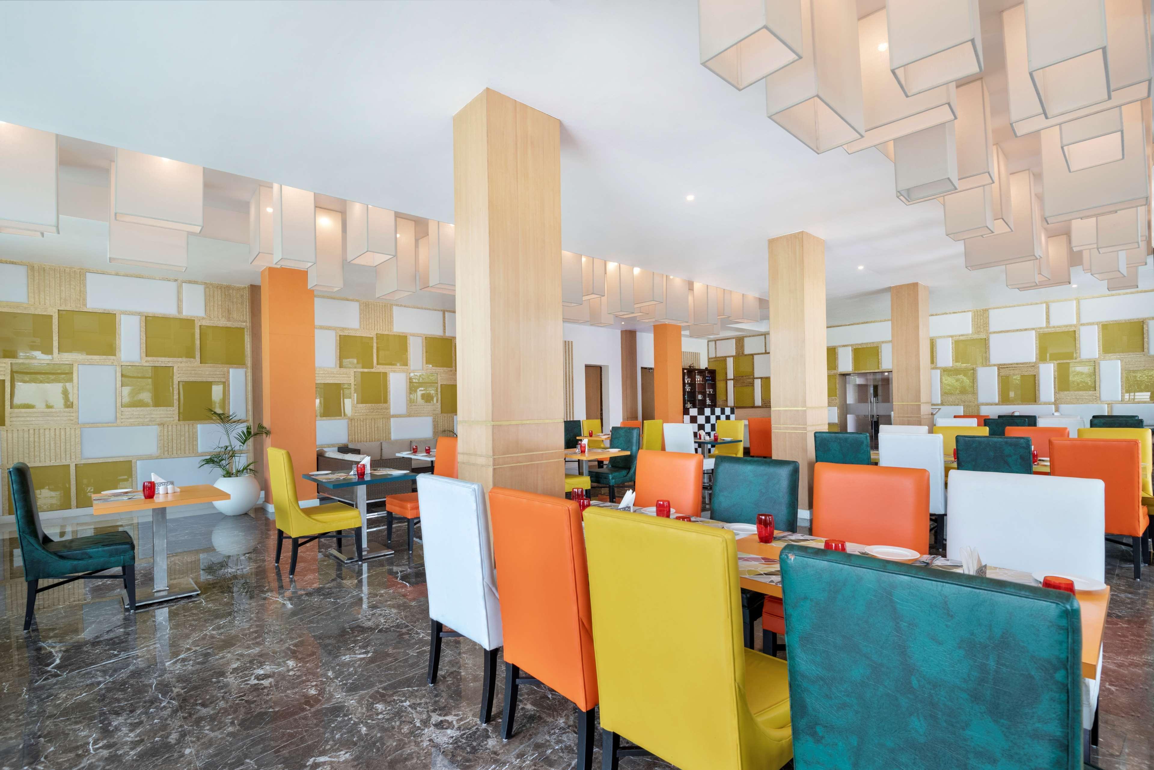 Radisson Hotel Bareilly Airport エクステリア 写真