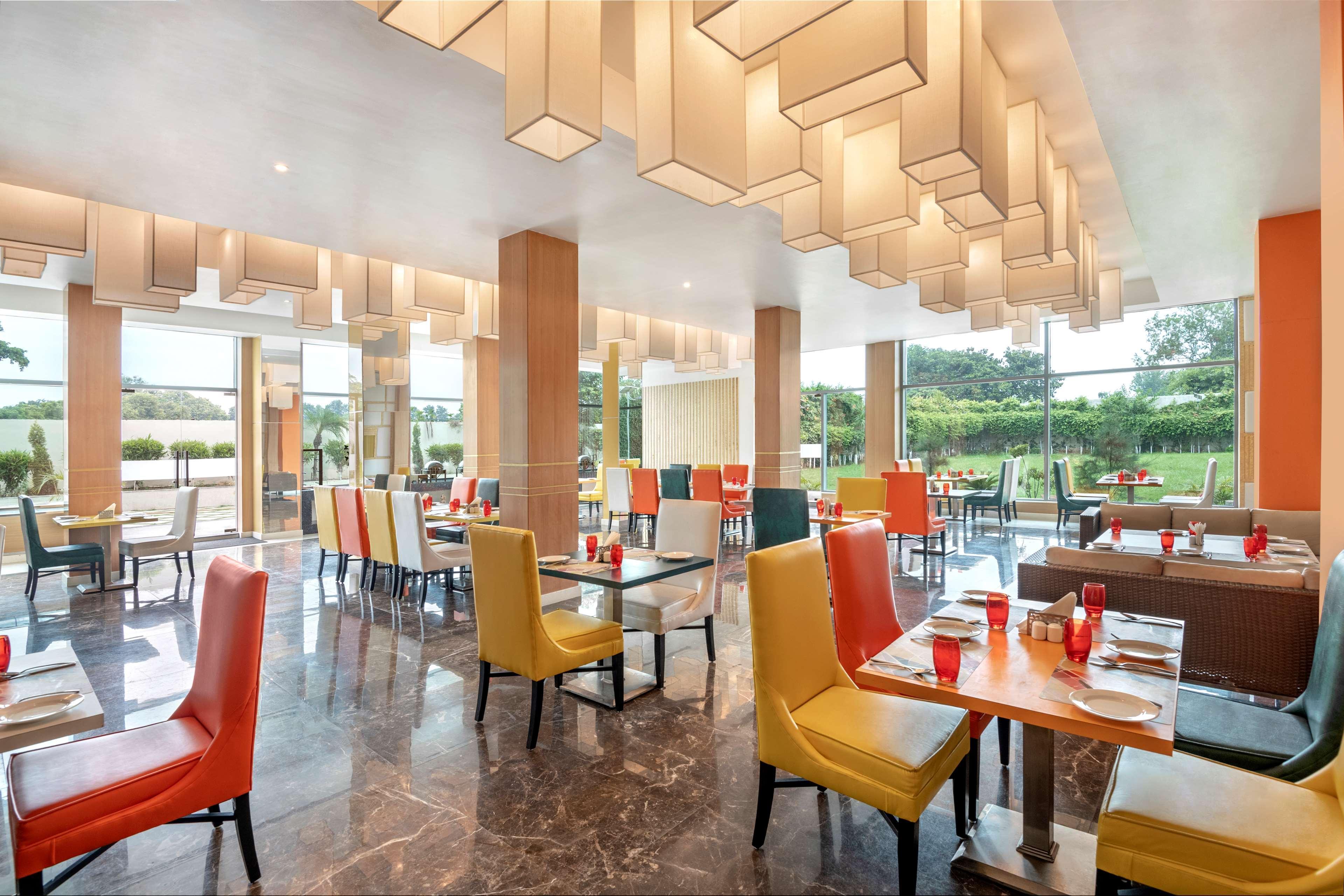 Radisson Hotel Bareilly Airport エクステリア 写真
