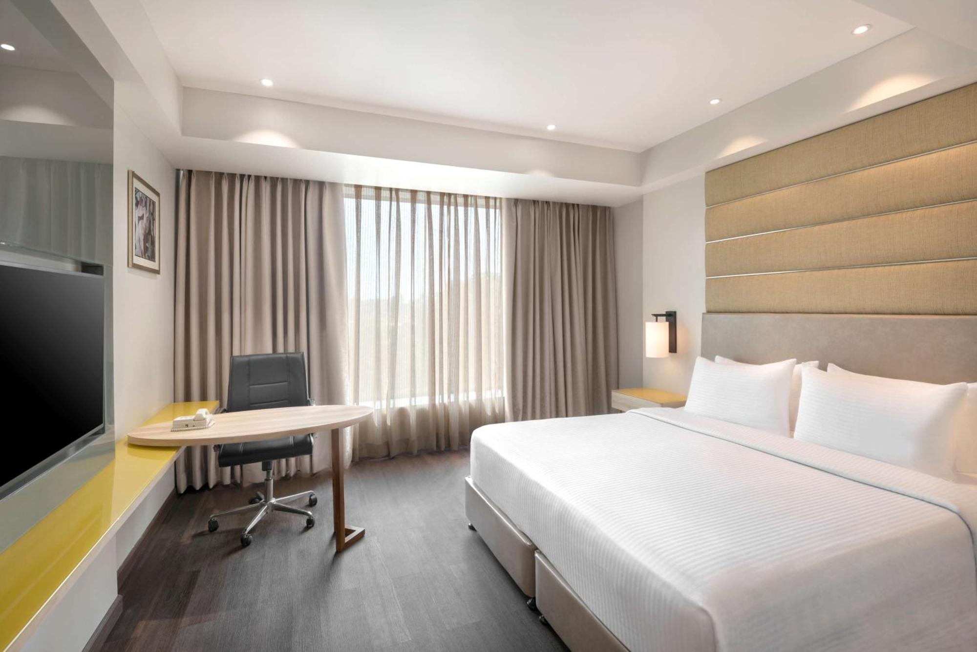 Radisson Hotel Bareilly Airport エクステリア 写真