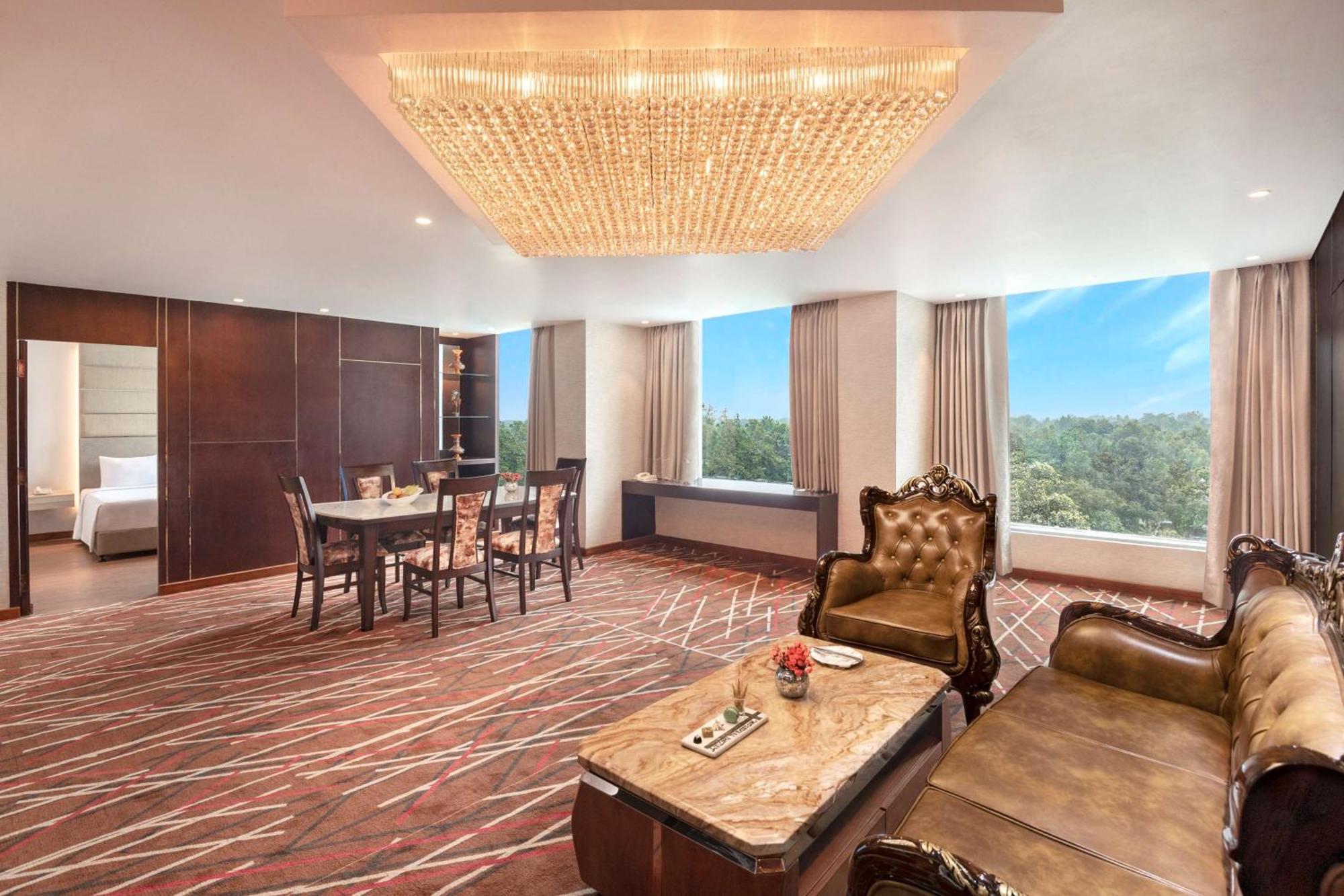 Radisson Hotel Bareilly Airport エクステリア 写真