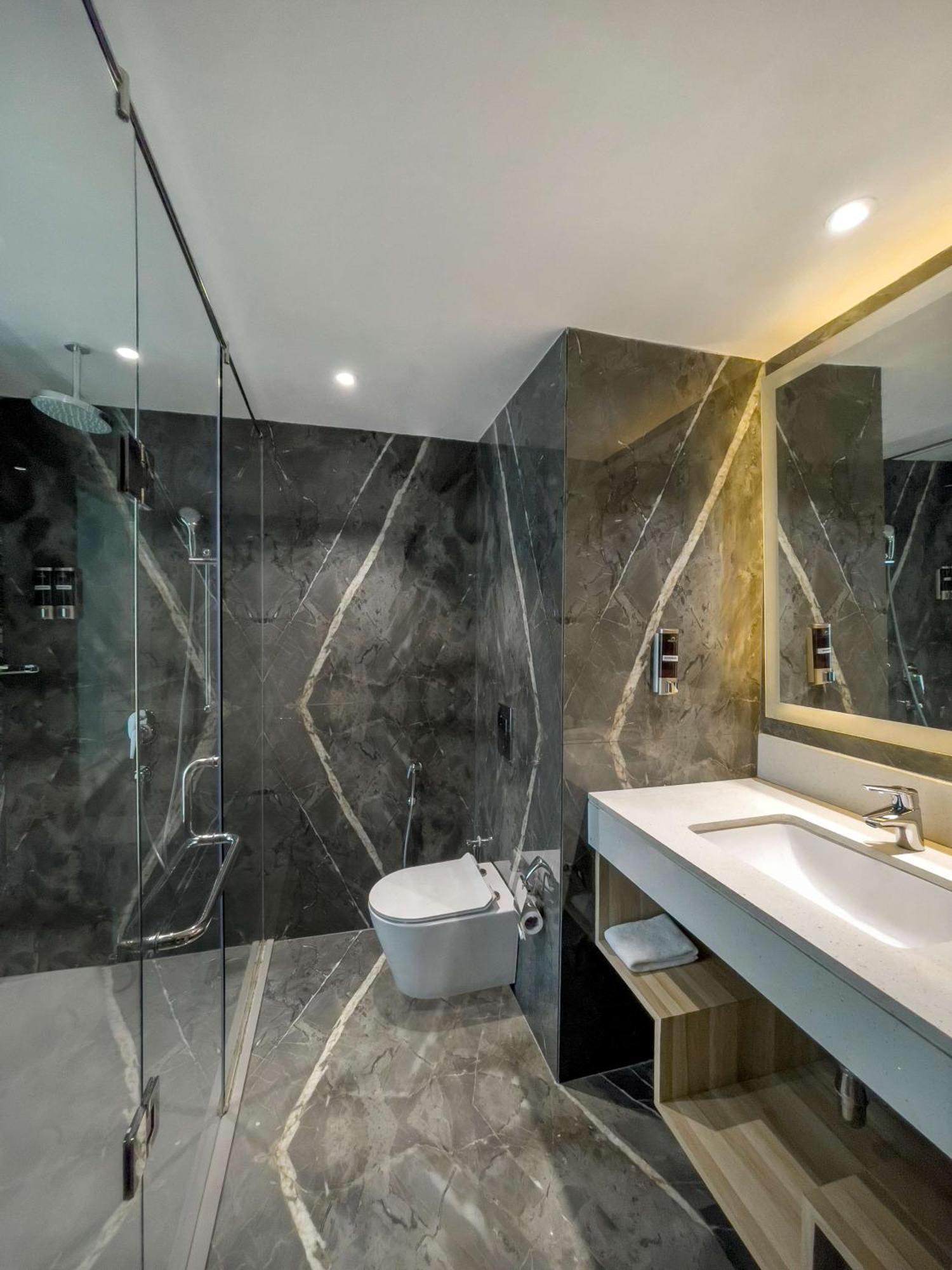 Radisson Hotel Bareilly Airport エクステリア 写真