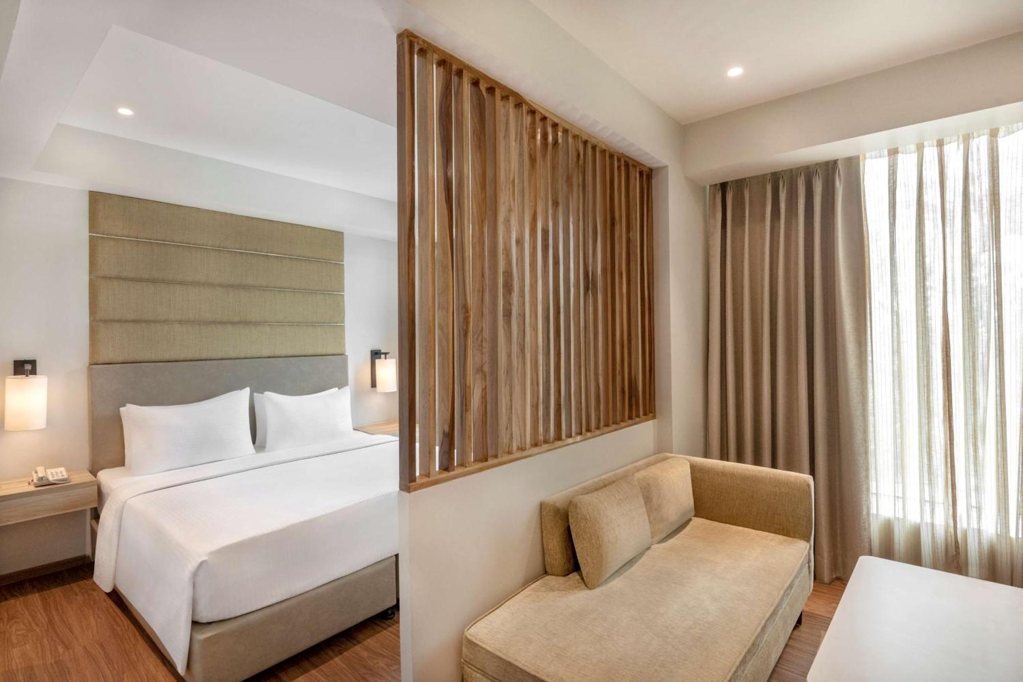 Radisson Hotel Bareilly Airport エクステリア 写真