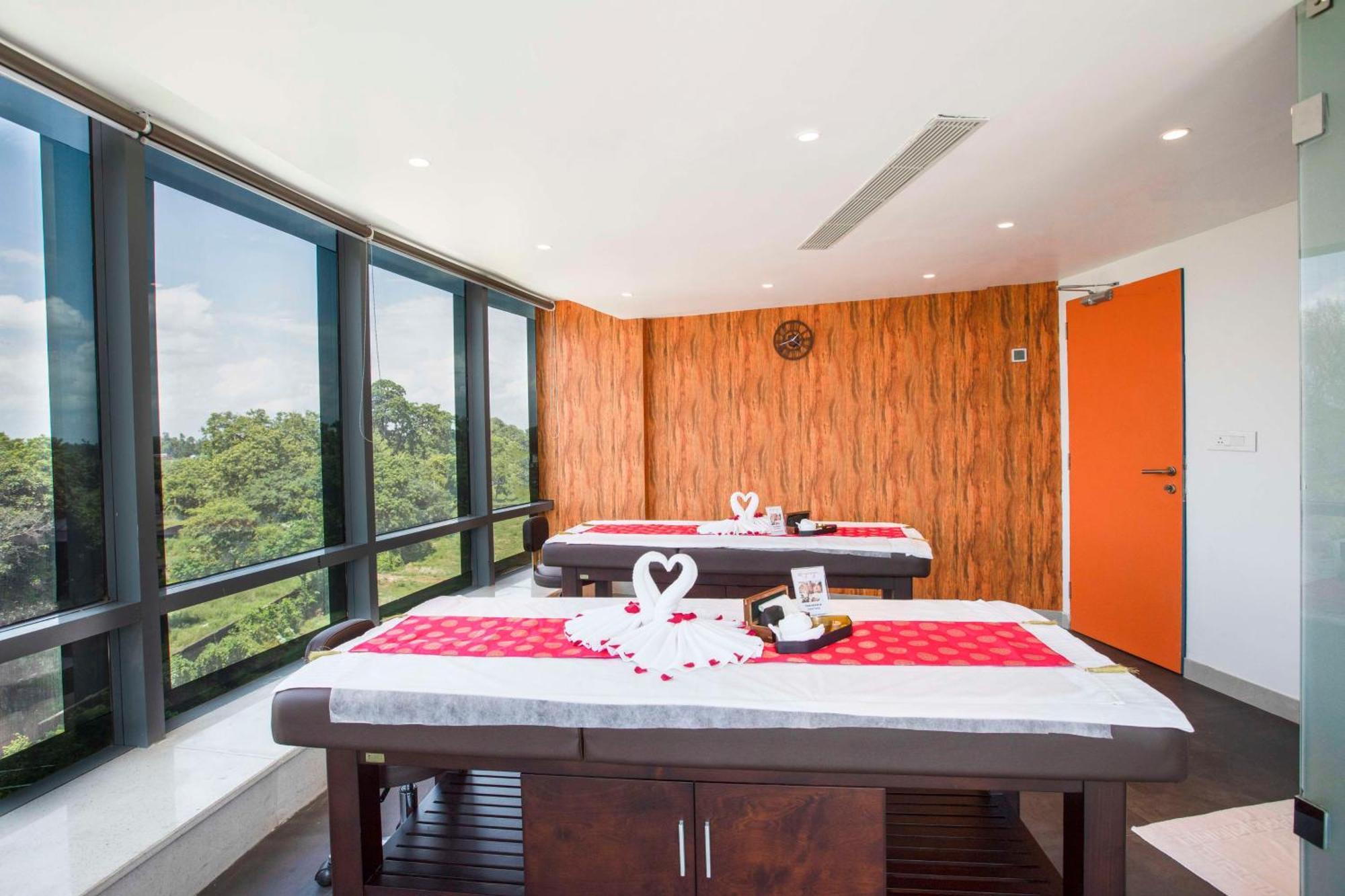 Radisson Hotel Bareilly Airport エクステリア 写真