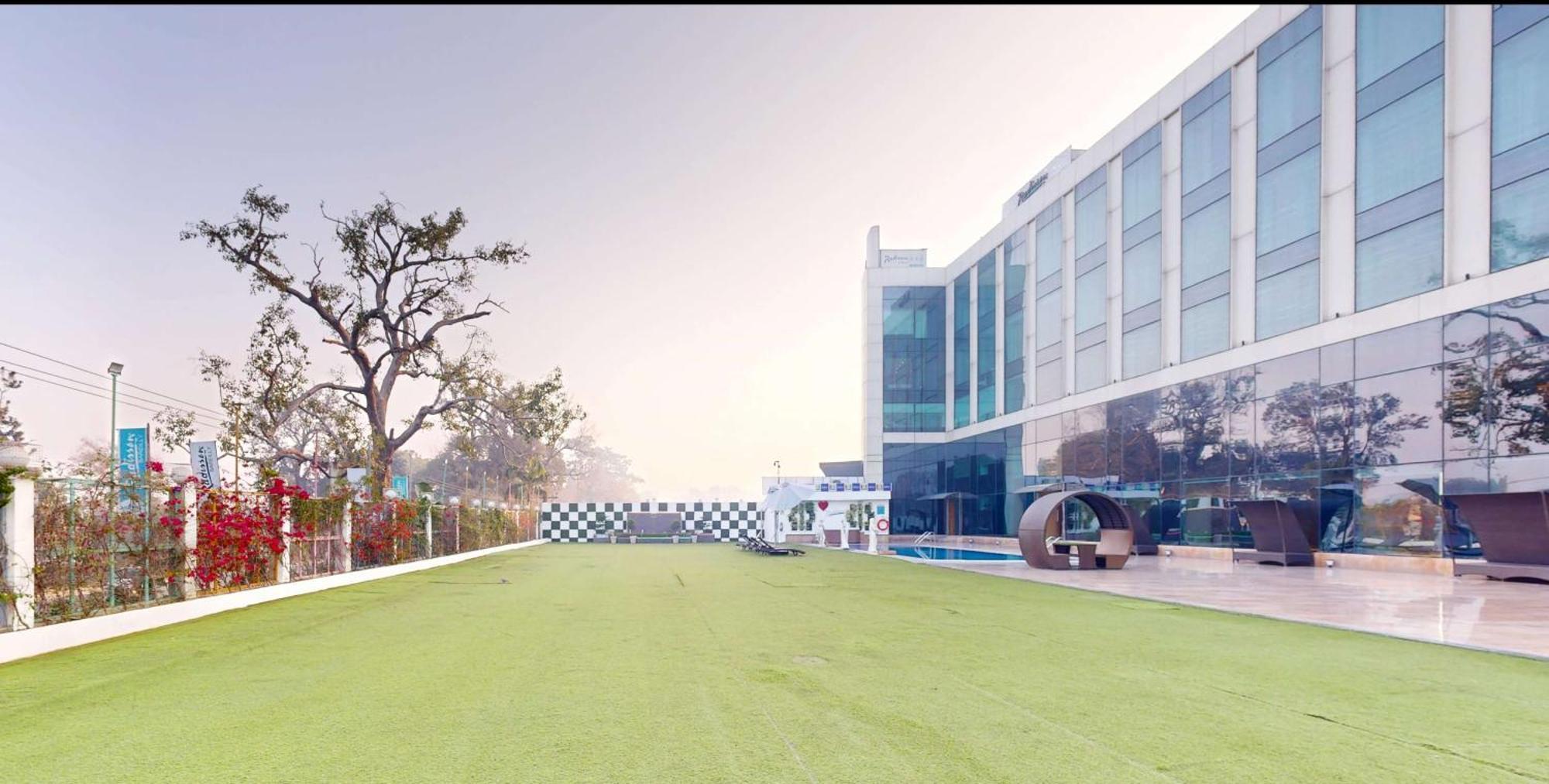 Radisson Hotel Bareilly Airport エクステリア 写真