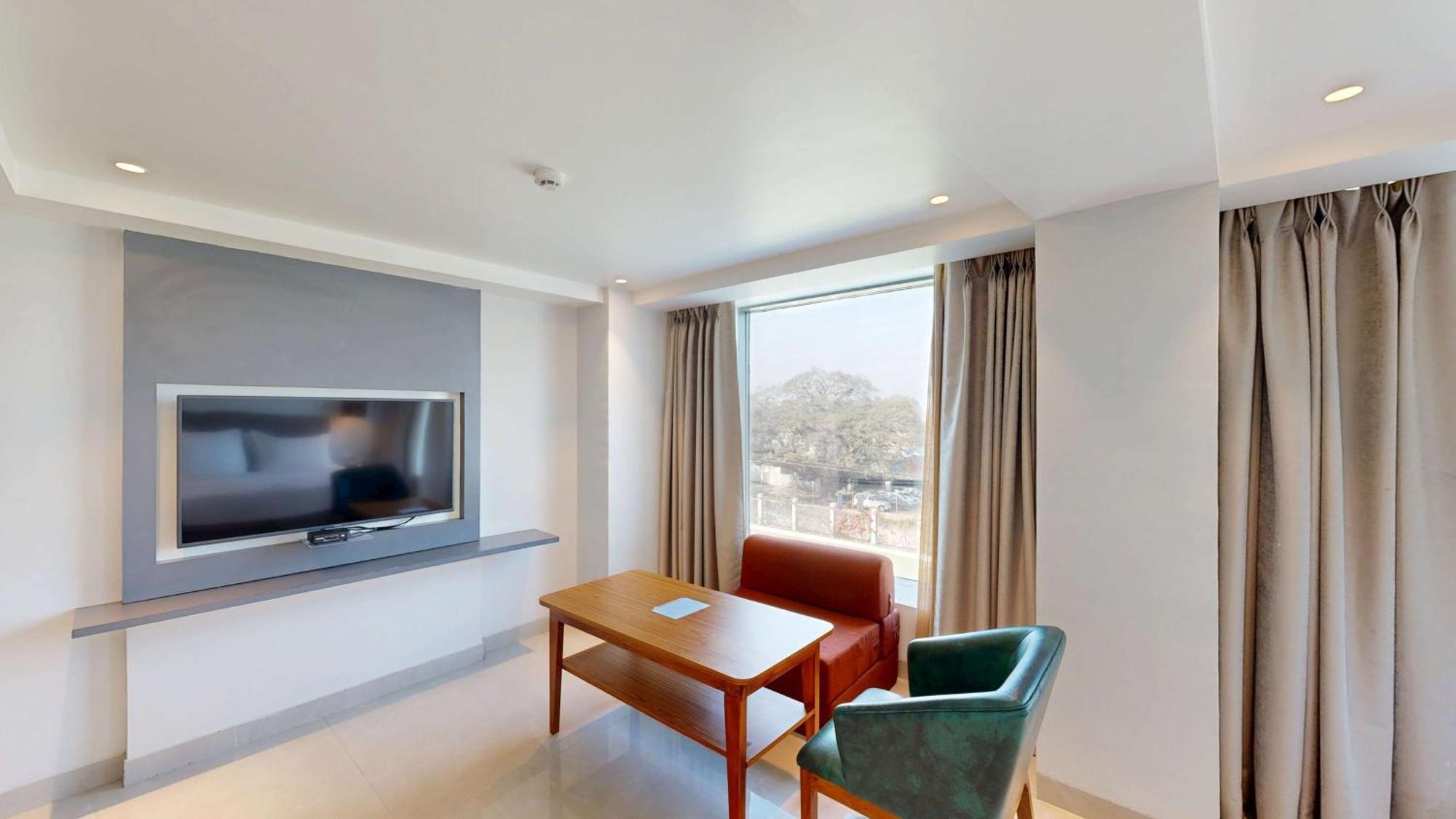 Radisson Hotel Bareilly Airport エクステリア 写真