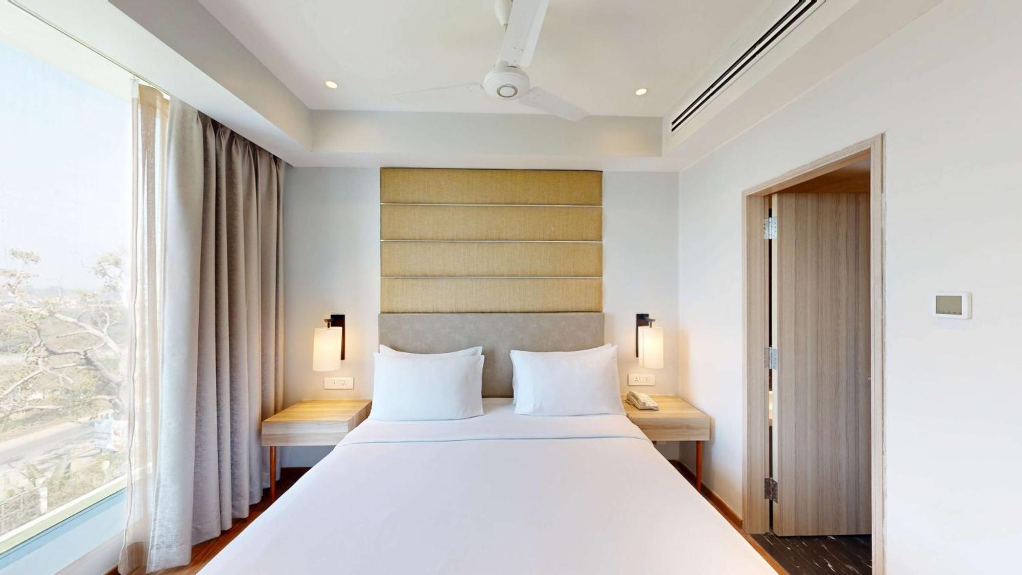 Radisson Hotel Bareilly Airport エクステリア 写真