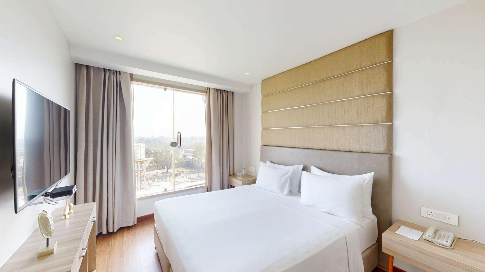 Radisson Hotel Bareilly Airport エクステリア 写真