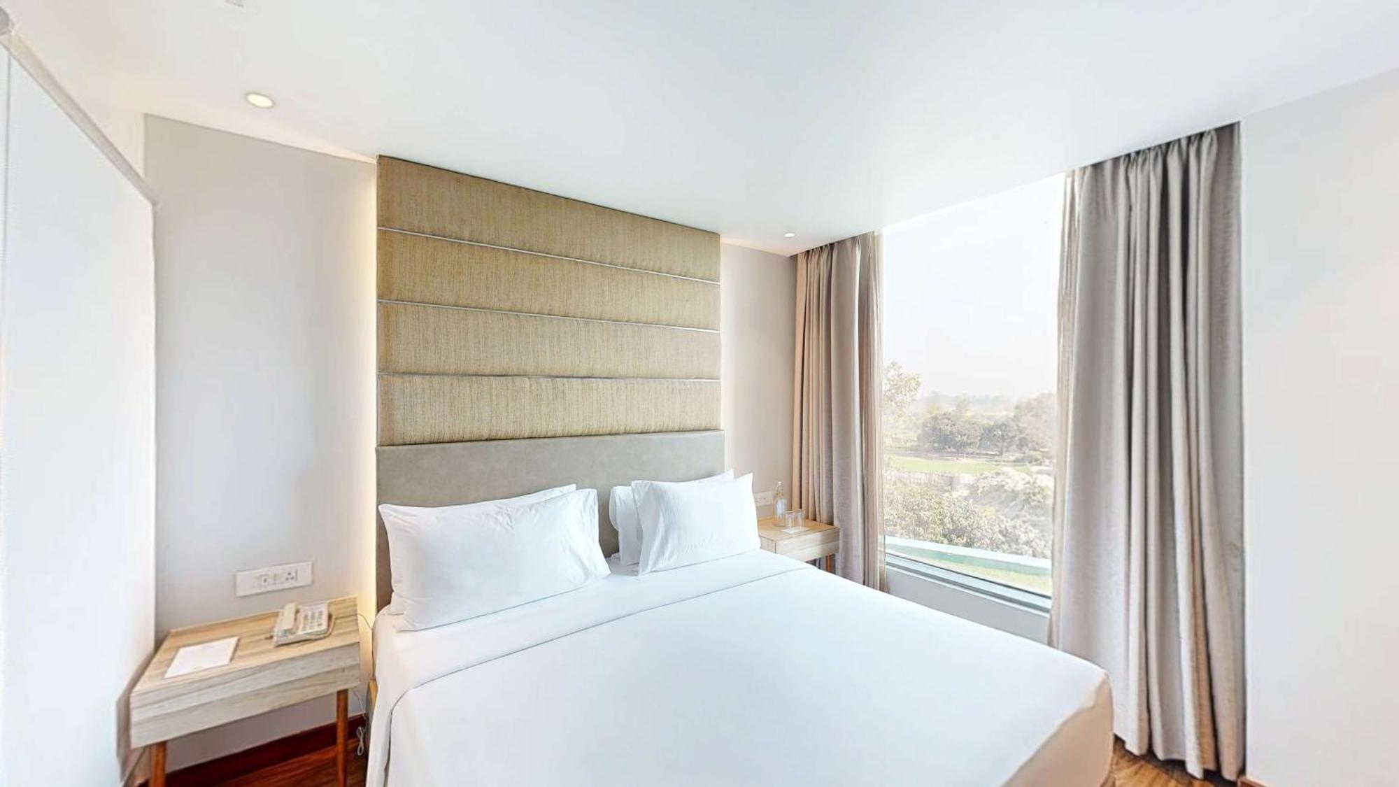 Radisson Hotel Bareilly Airport エクステリア 写真