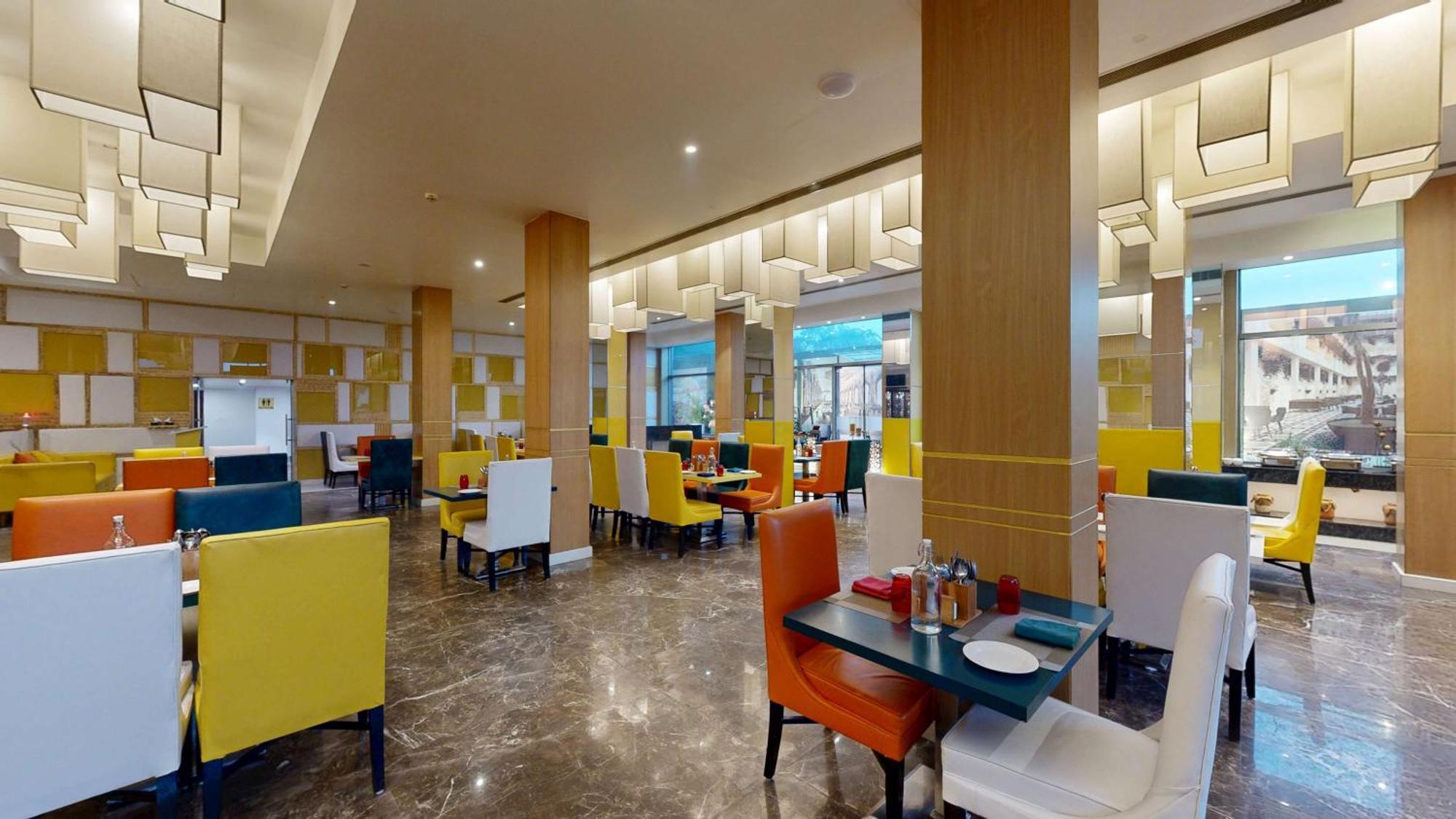 Radisson Hotel Bareilly Airport エクステリア 写真