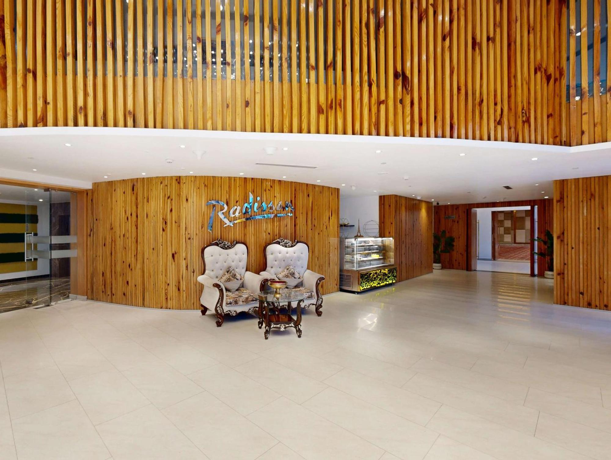 Radisson Hotel Bareilly Airport エクステリア 写真